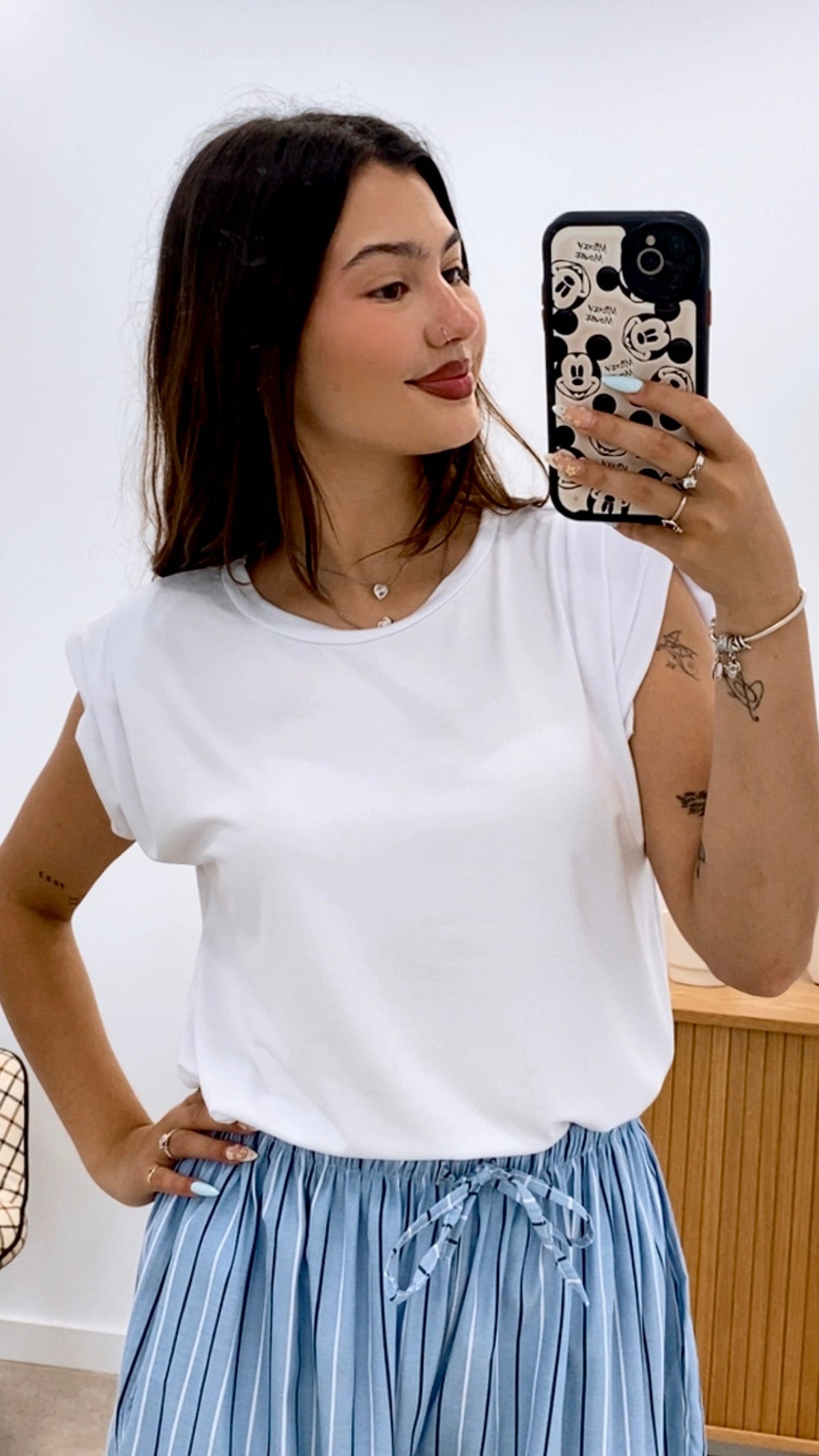 CAMISETA LISA HOMBRERAS