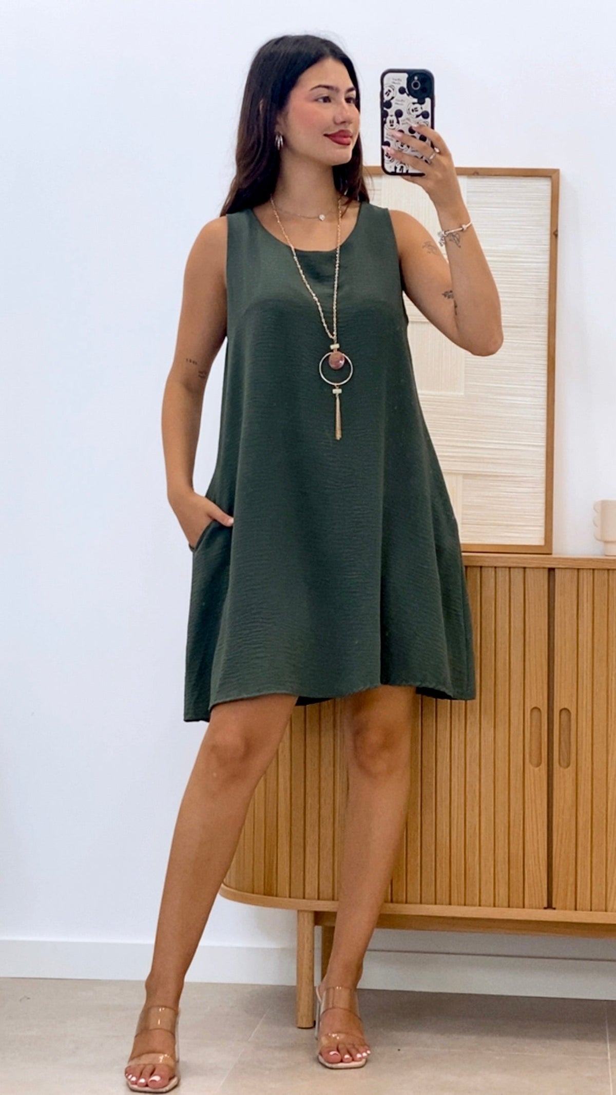 VESTIDO CORTO SIN MANGAS CON COLLAR