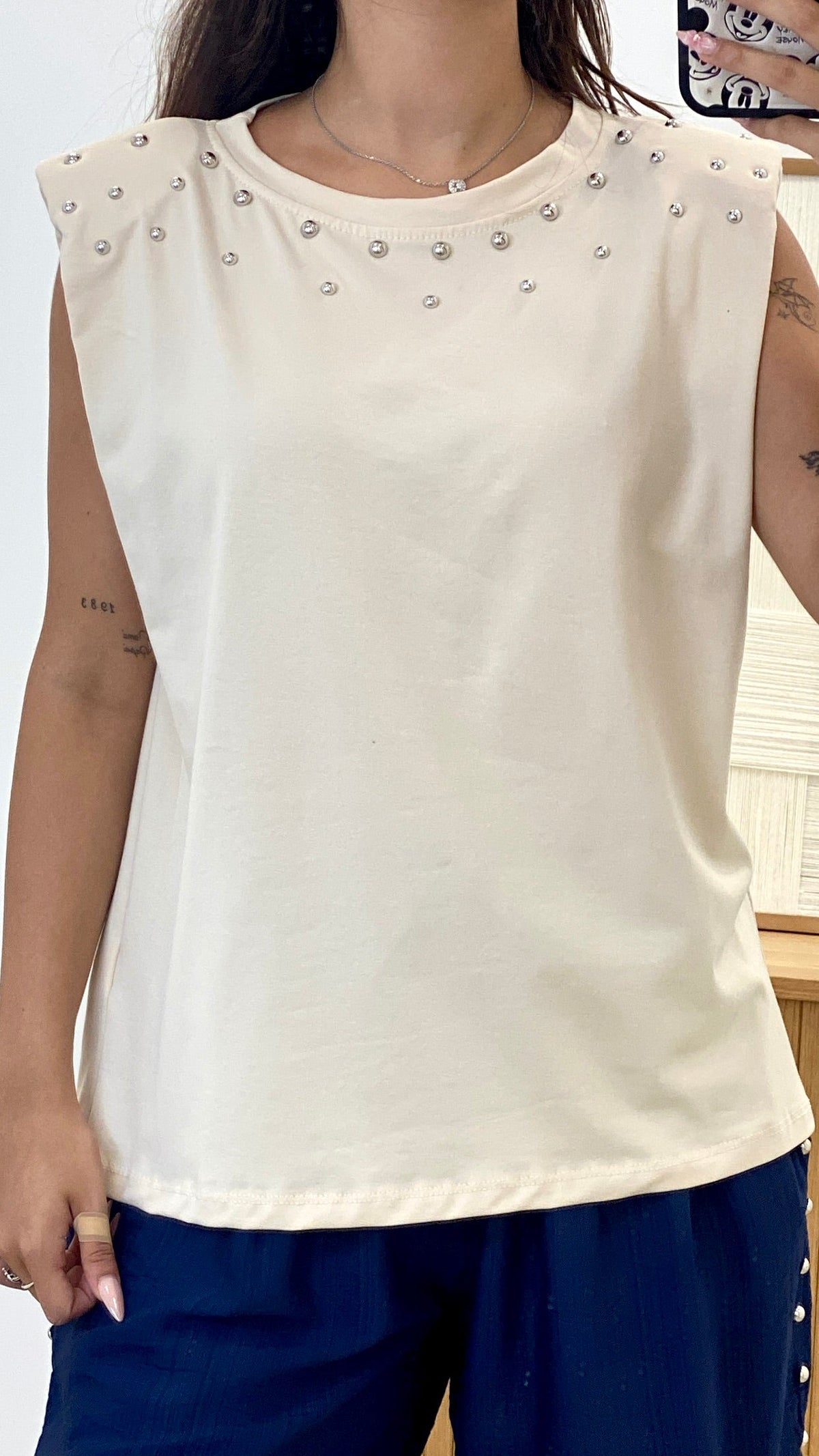 CAMISETA HOMBRERAS Y TACHAS