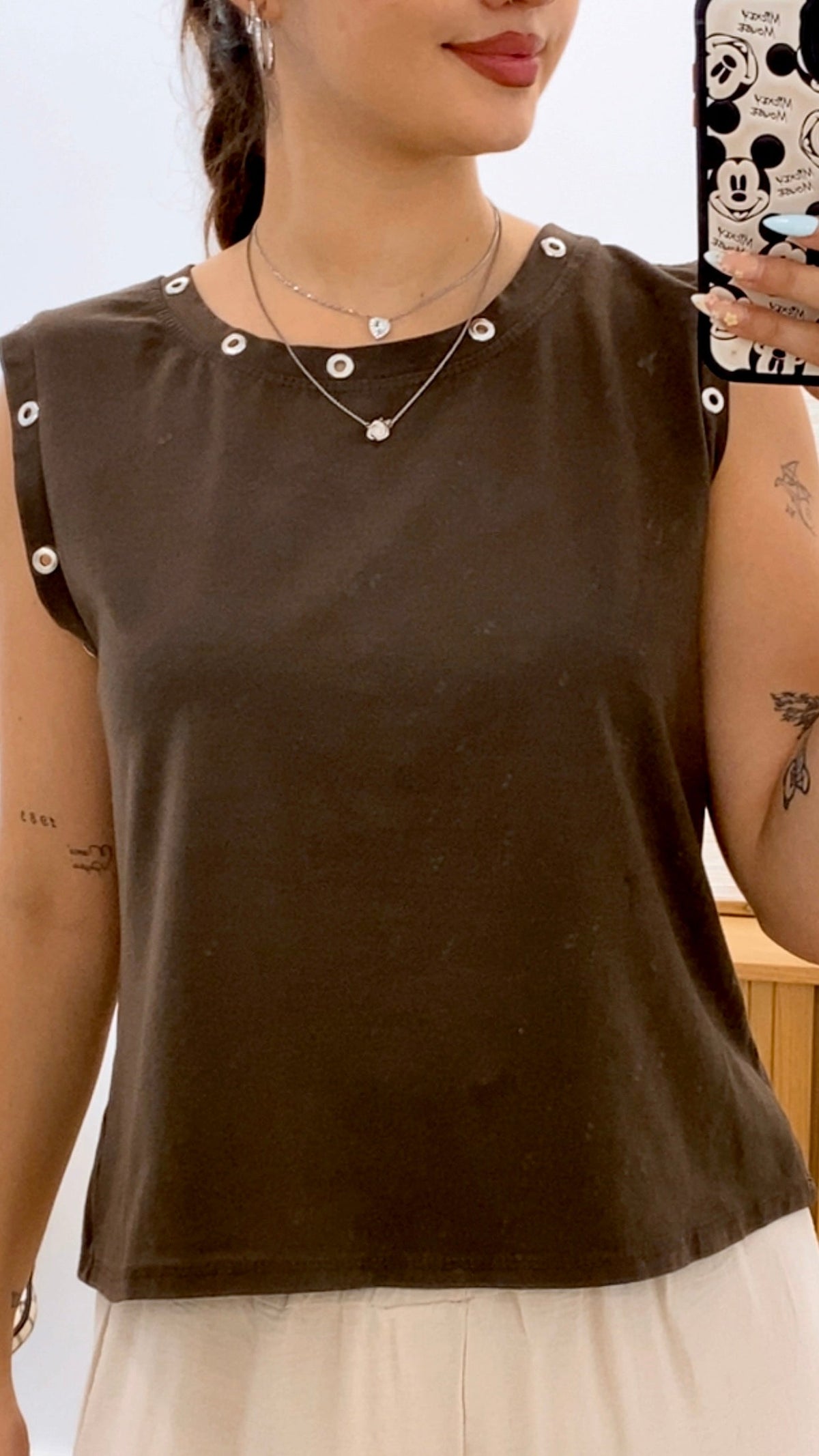 CAMISETA CHAPAS PERFORADAS