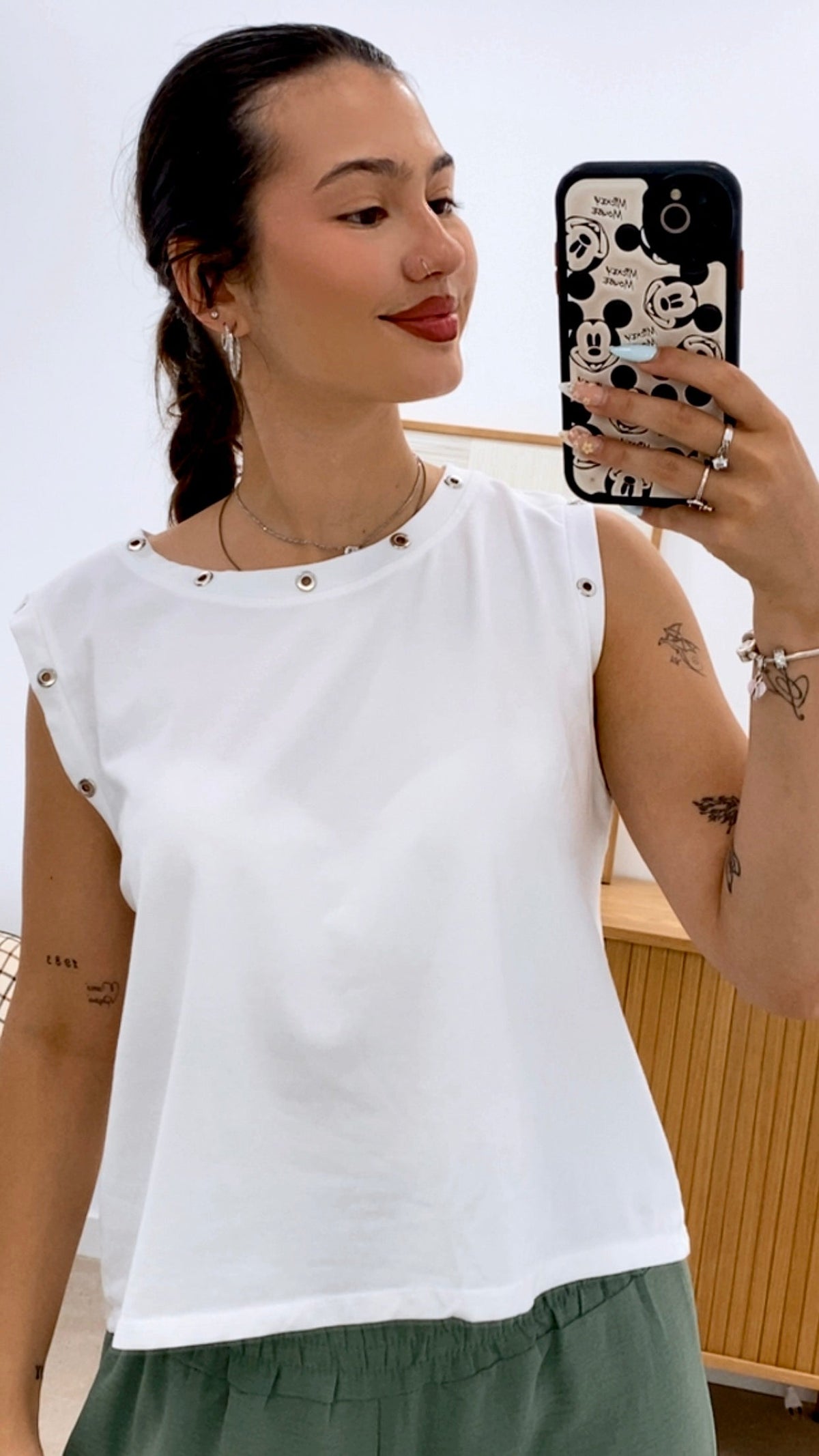 CAMISETA CHAPAS PERFORADAS