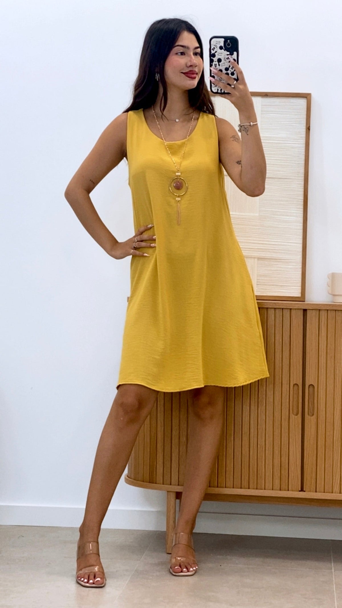 VESTIDO CORTO SIN MANGAS CON COLLAR