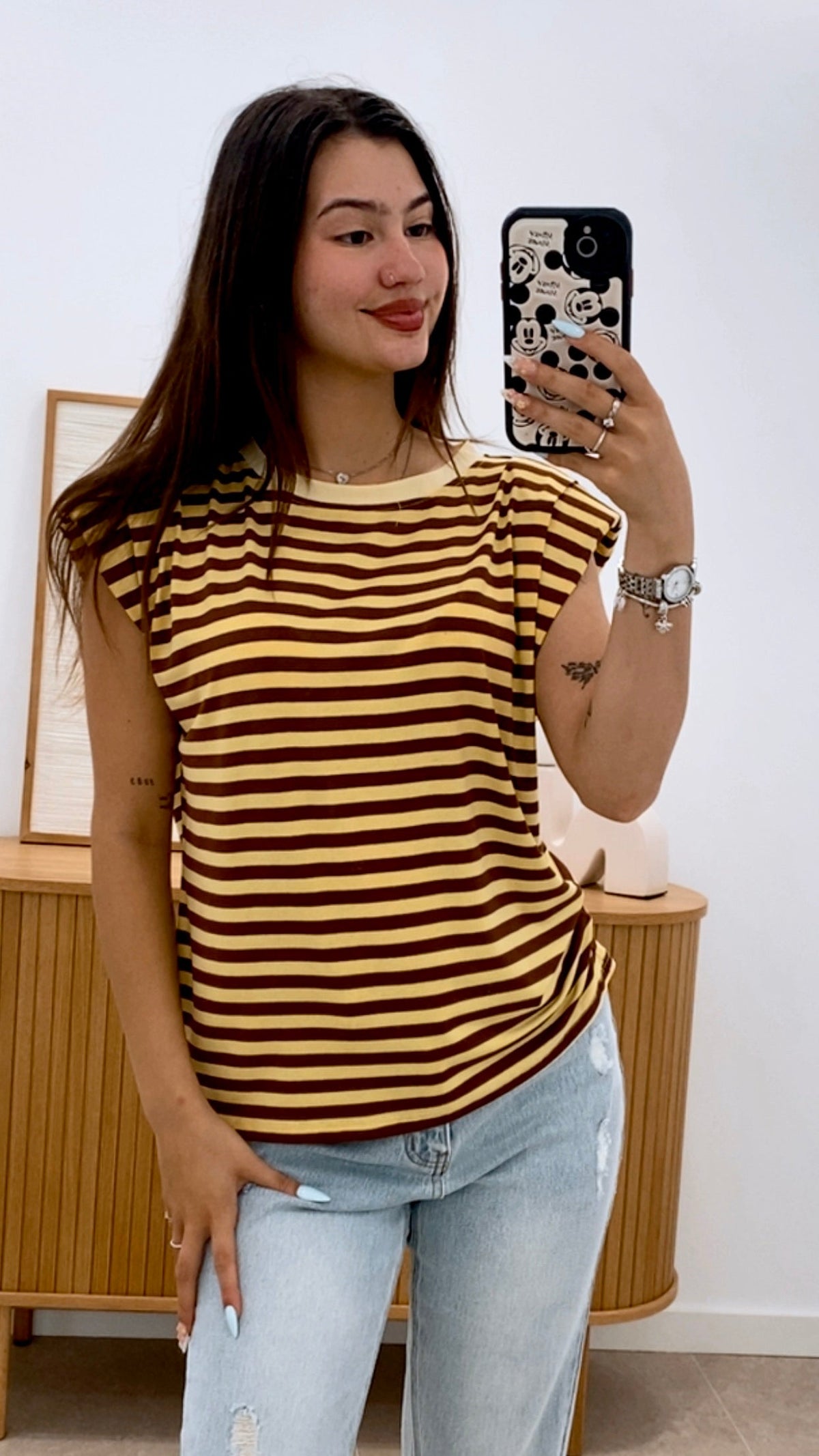 CAMISETA HOMBRERAS LÍNEAS