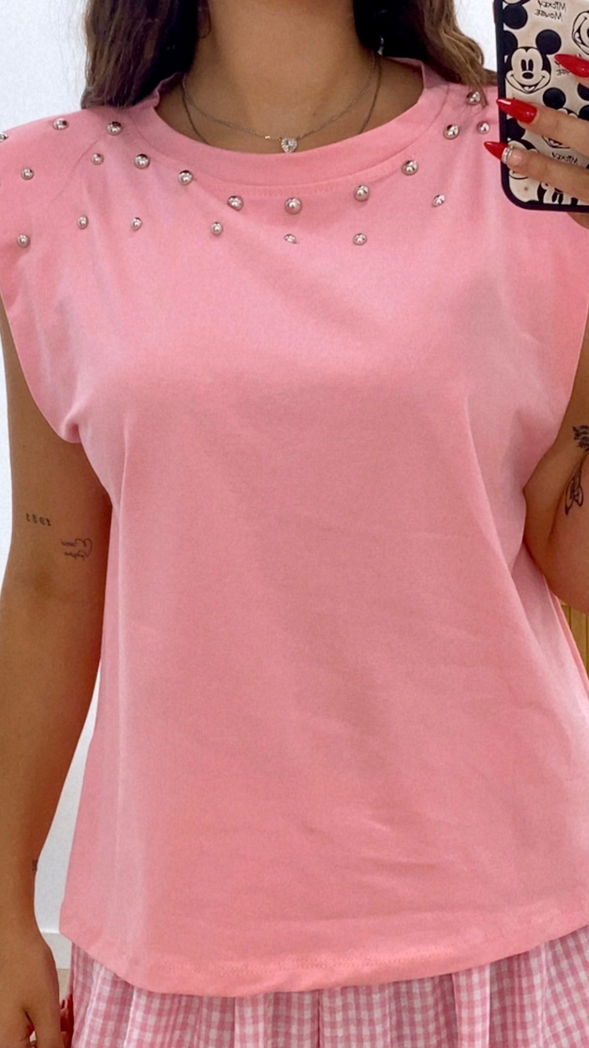 CAMISETA HOMBRERAS Y TACHAS