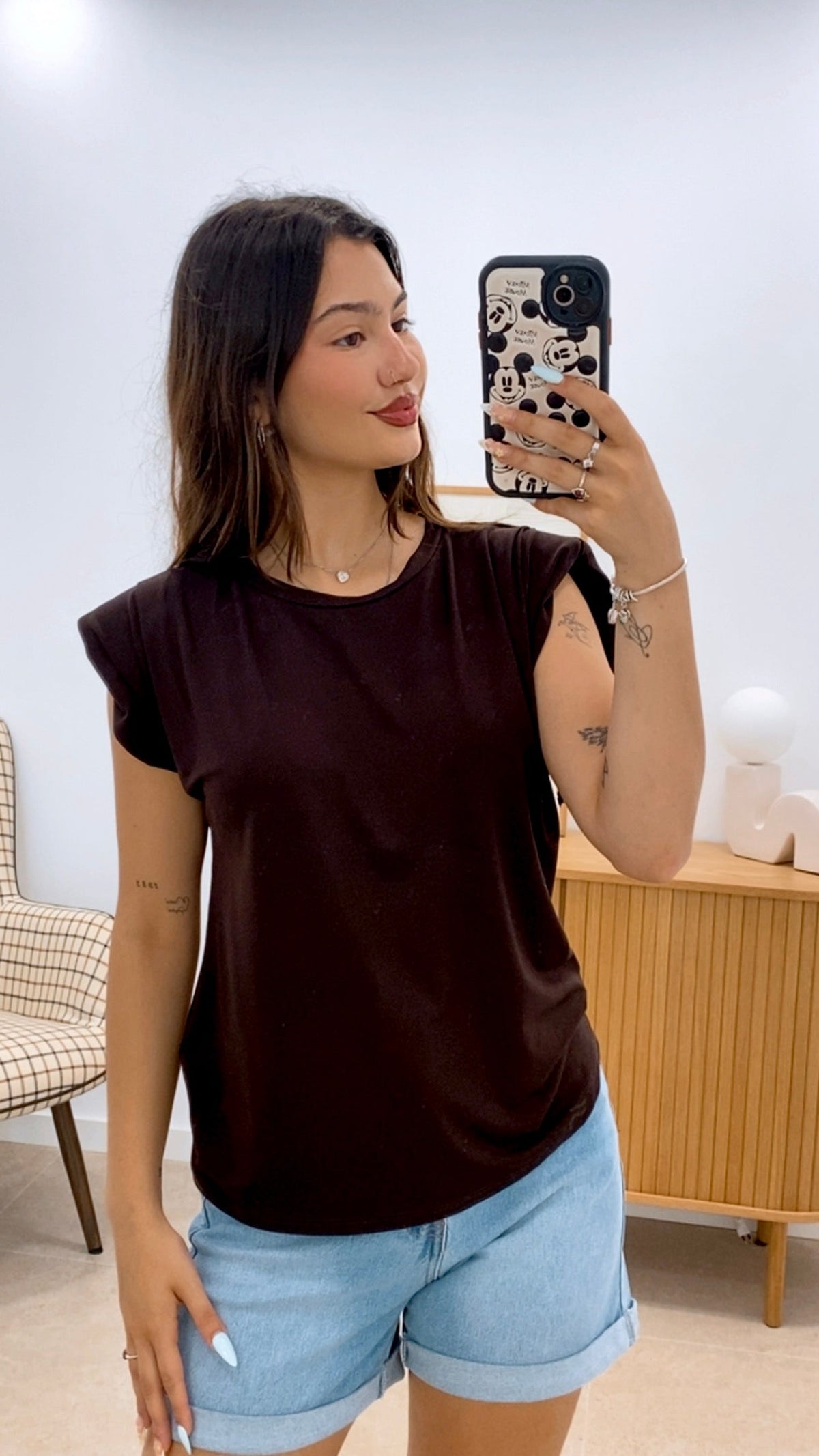CAMISETA LISA HOMBRERAS