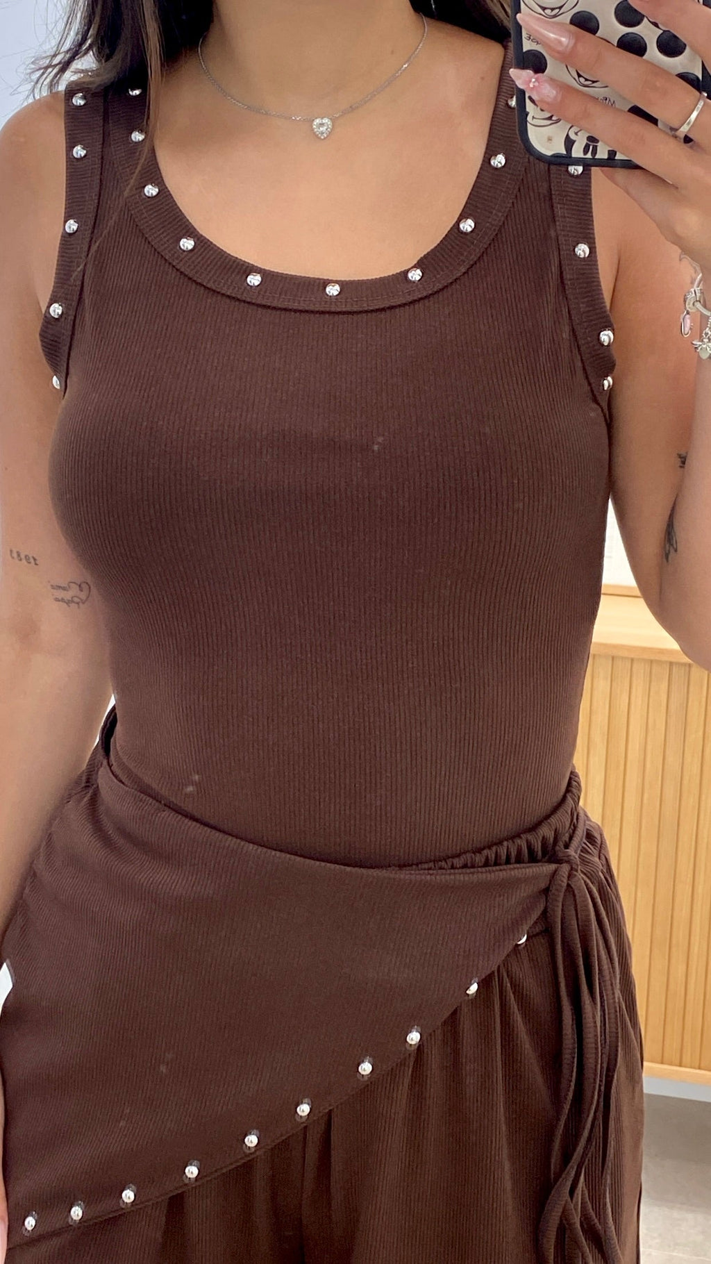 CONJUNTO CAMISETA Y PANTALÓN CON PAÑUELO TACHAS