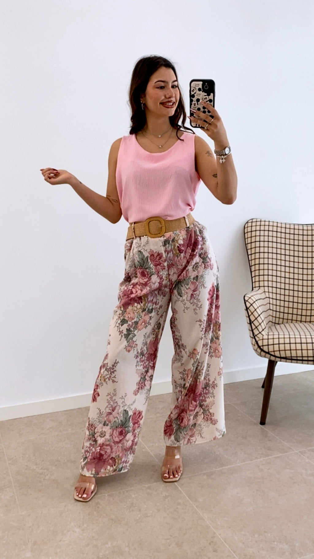 PANTALÓN FLORAL CON CINTURÓN RAFIA