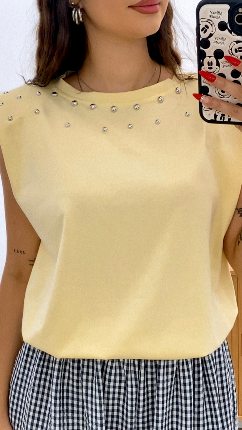 CAMISETA HOMBRERAS Y TACHAS