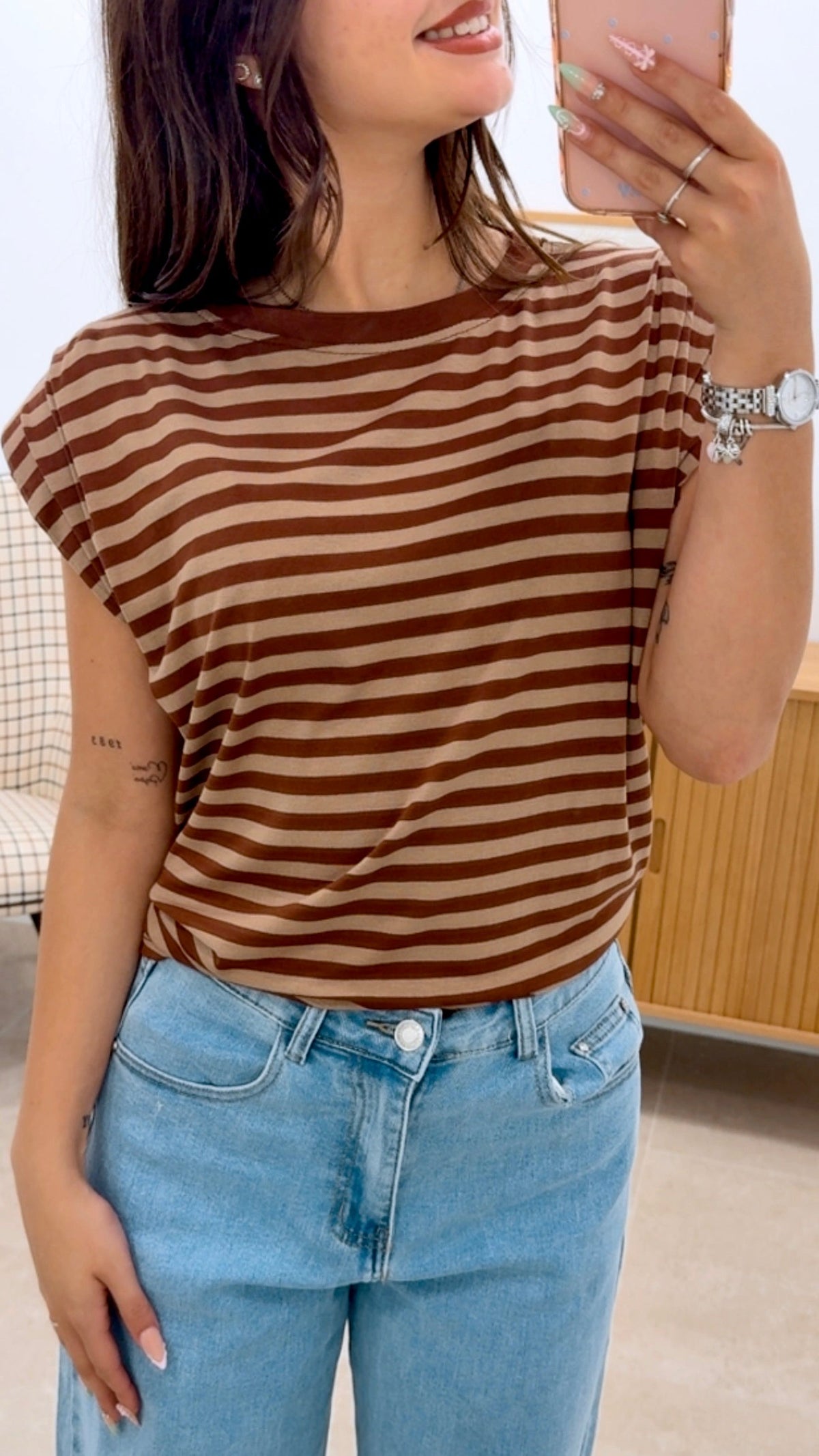 CAMISETA HOMBRERAS LÍNEAS