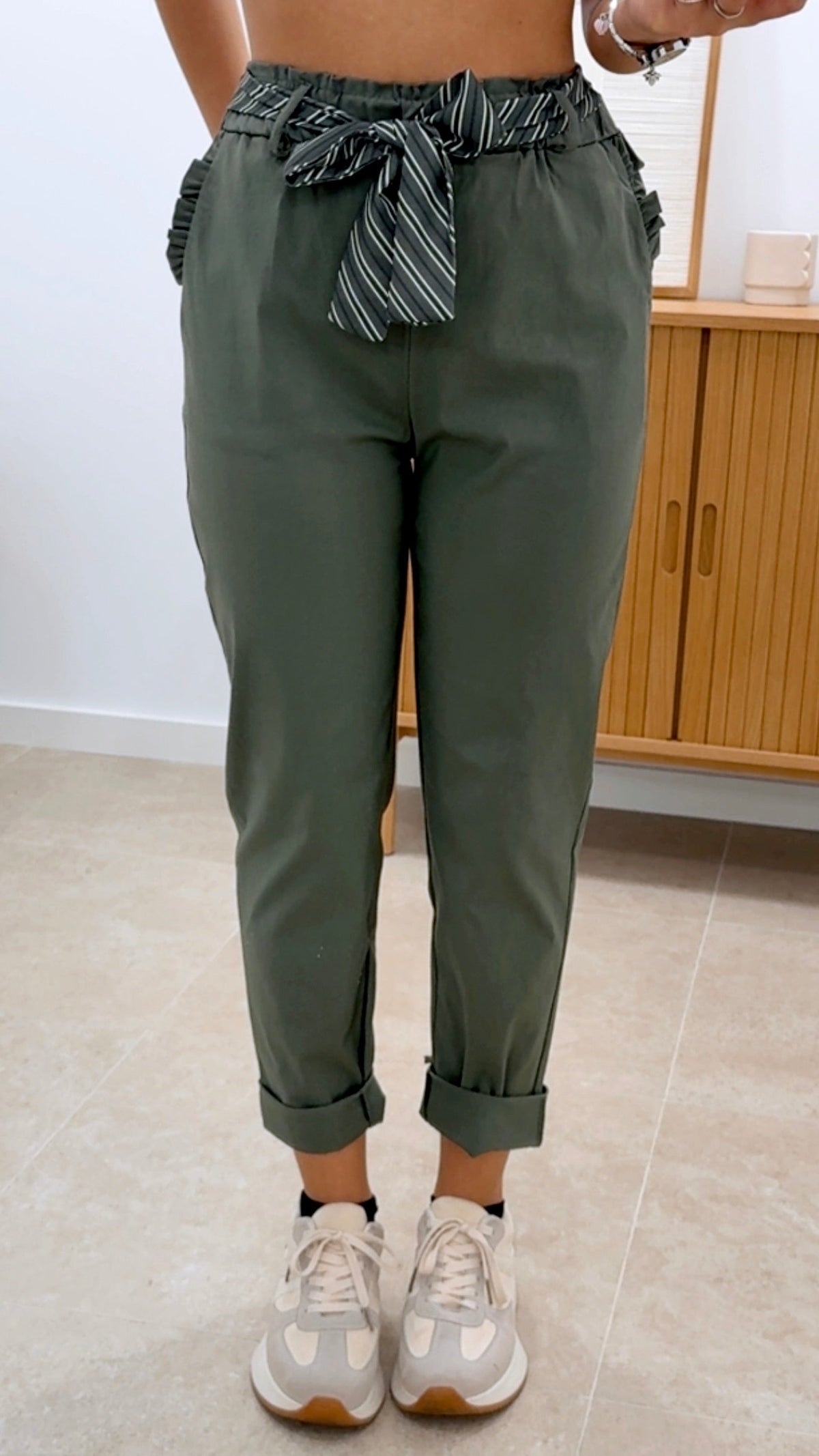 PANTALÓN ELÁSTICO CON CINTURÓN RAYAS